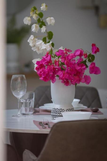 Pame Rentals - Cozy Glyfada Stay With Free Parking เอเธนส์ ภายนอก รูปภาพ